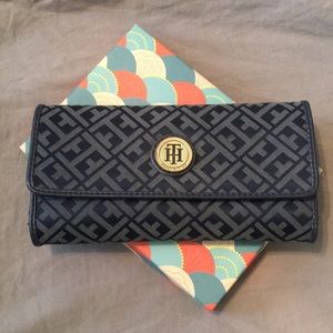 Tommy Hilfiger wallet
